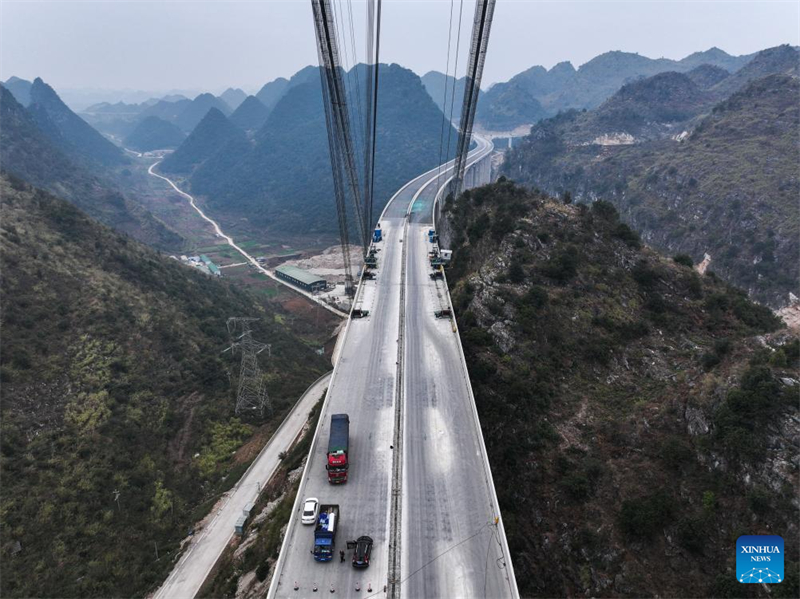 Guizhou : la fermeture du pont sur le Grand canyon de Huajiang bientôt terminée