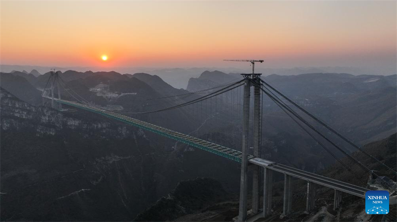 Guizhou : la fermeture du pont sur le Grand canyon de Huajiang bientôt terminée