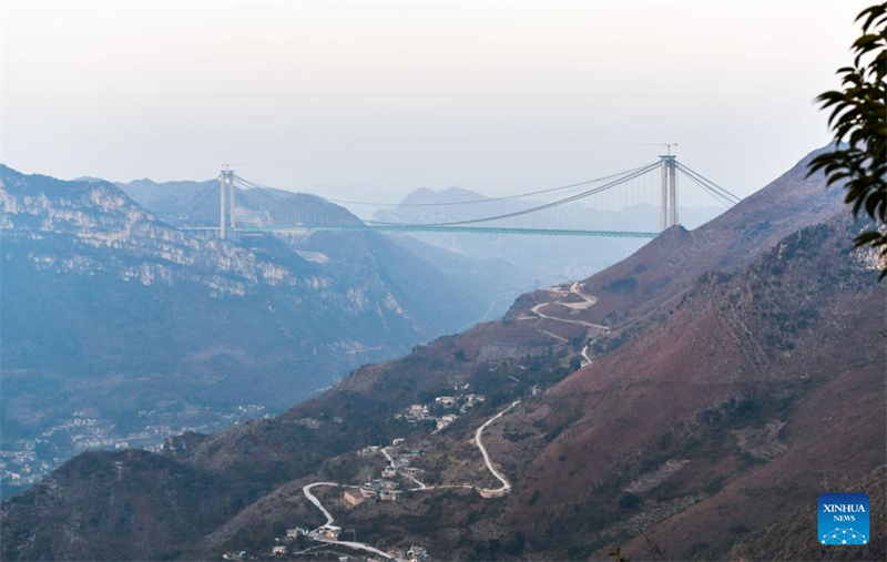 Guizhou : la fermeture du pont sur le Grand canyon de Huajiang bientôt terminée