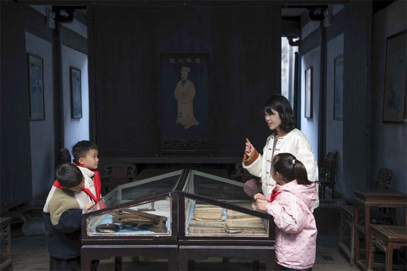 Anhui : une professeure de mathématiques fait revivre la culture du boulier traditionnel