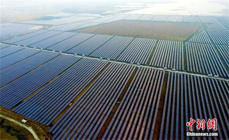 La centrale photovoltaïque de Xinyu, dans la province du Jiangxi (est de la Chine), le 28 février 2017. (Zhao Chunliang / China News Service)