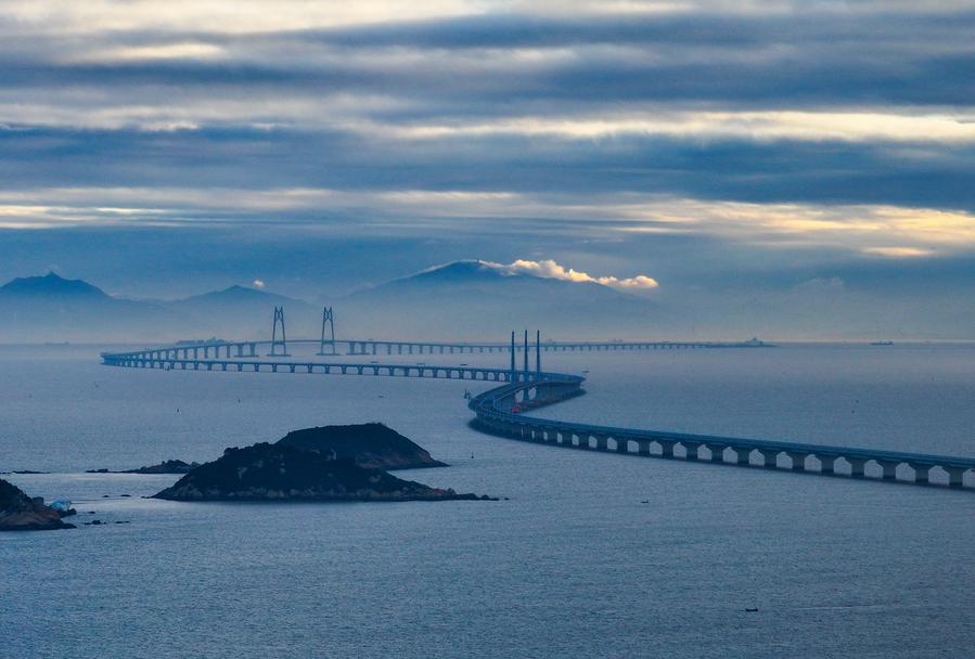 Photo aérienne du pont Hong Kong-Zhuhai-Macao dans le sud de la Chine, le 15 décembre 2023. (Photo : Liu Dawei)