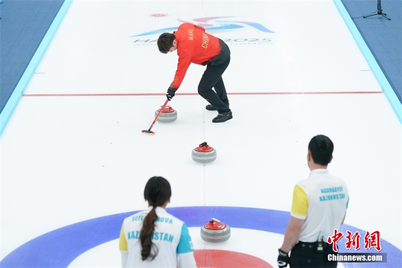 Les athlètes chinois remportent leur première victoire des 9e Jeux d'hiver asiatiques