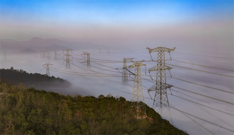 Anhui : des tours de fer « basées sur les nuages » aident à promouvoir le développement de l'énergie verte à Wuhu