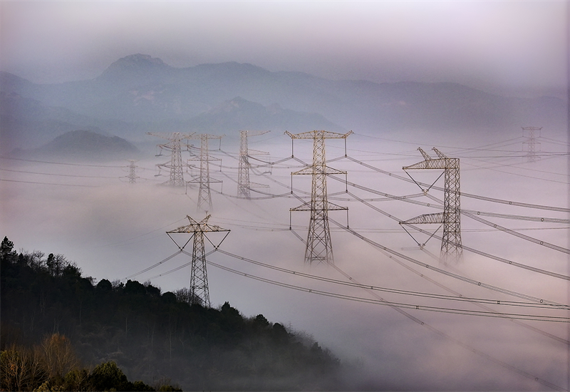 Anhui : des tours de fer « basées sur les nuages » aident à promouvoir le développement de l'énergie verte à Wuhu