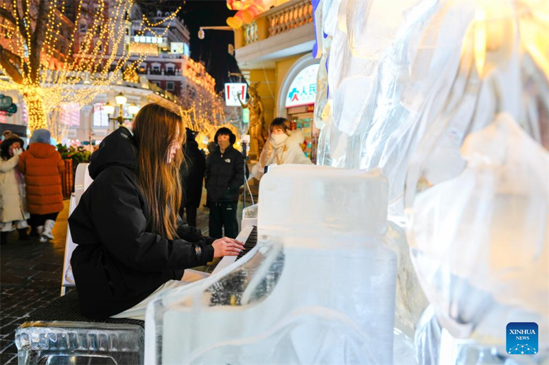 Les destinations touristiques de Chine attirent les visiteurs avec des activités de glace et de neige