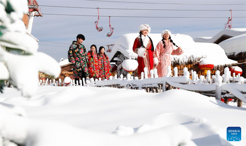 Les destinations touristiques de Chine attirent les visiteurs avec des activités de glace et de neige