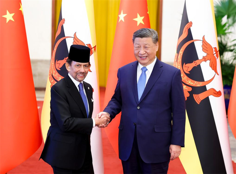 Xi Jinping s'entretient avec le sultan du Brunei