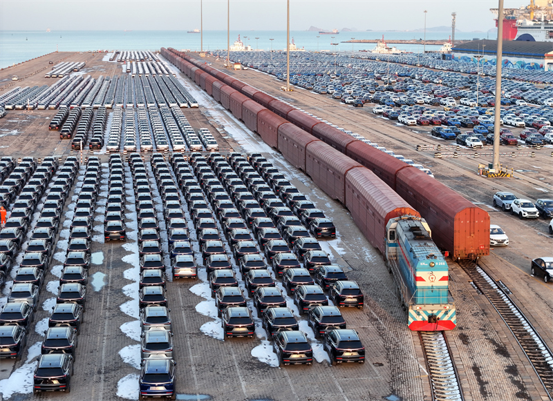 Shandong : les transports intermodaux de biens fer-mer battent leur plein à Yantai