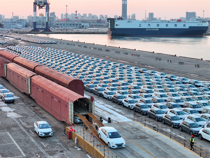 Shandong : les transports intermodaux de biens fer-mer battent leur plein à Yantai