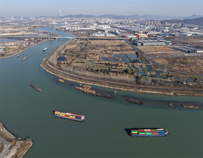 Anhui : la scène animée de la « voie navigable dorée » entre Hefei et le fleuve Yangtsé