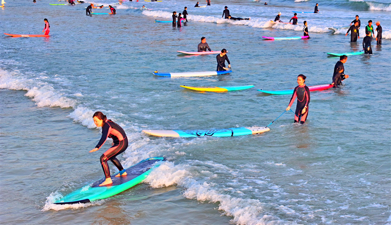 Hainan : les joies du surf à Sanya