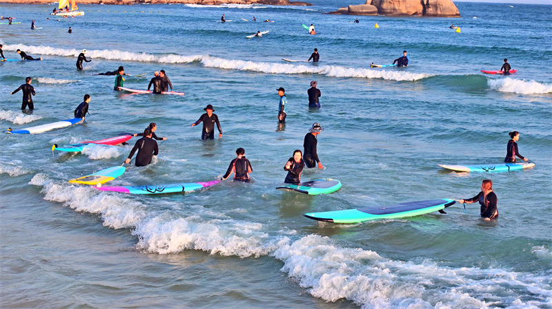 Hainan : les joies du surf à Sanya