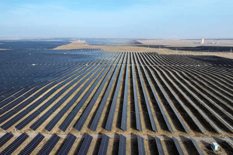 Ningxia : à Yinchuan, une centrale photovoltaïque dans le désert contribue au développement vert