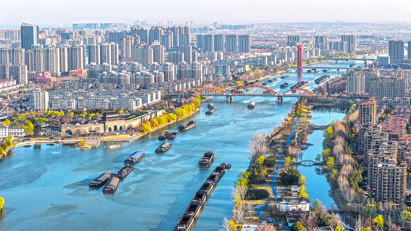 Jiangsu : le transport de matériaux bat son plein à Suqian sur le Grand canal Beijing-Hangzhou