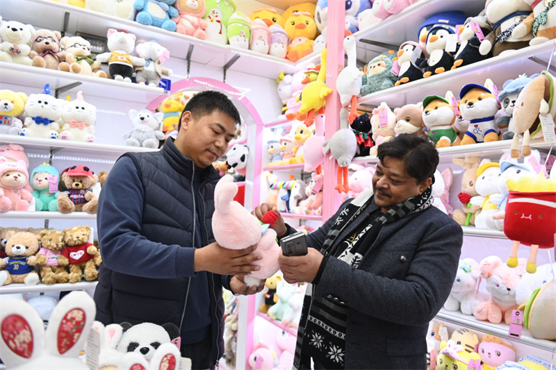 Zhejiang : les commerçants d'Yiwu débloquent de nouvelles compétences en marketing grâce à l'intelligence artificielle