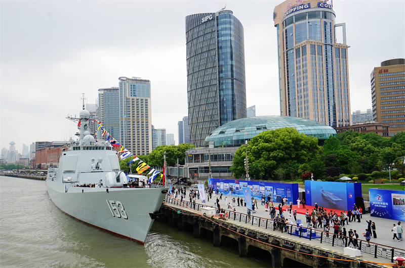 Shanghai : le Bund Nord accueille un événement de journée portes ouvertes de la marine chinoise
