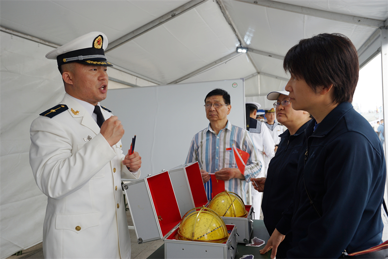 Shanghai : le Bund Nord accueille un événement de journée portes ouvertes de la marine chinoise