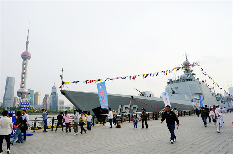 Shanghai : le Bund Nord accueille un événement de journée portes ouvertes de la marine chinoise