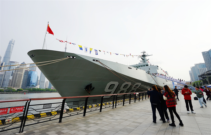 Shanghai : le Bund Nord accueille un événement de journée portes ouvertes de la marine chinoise