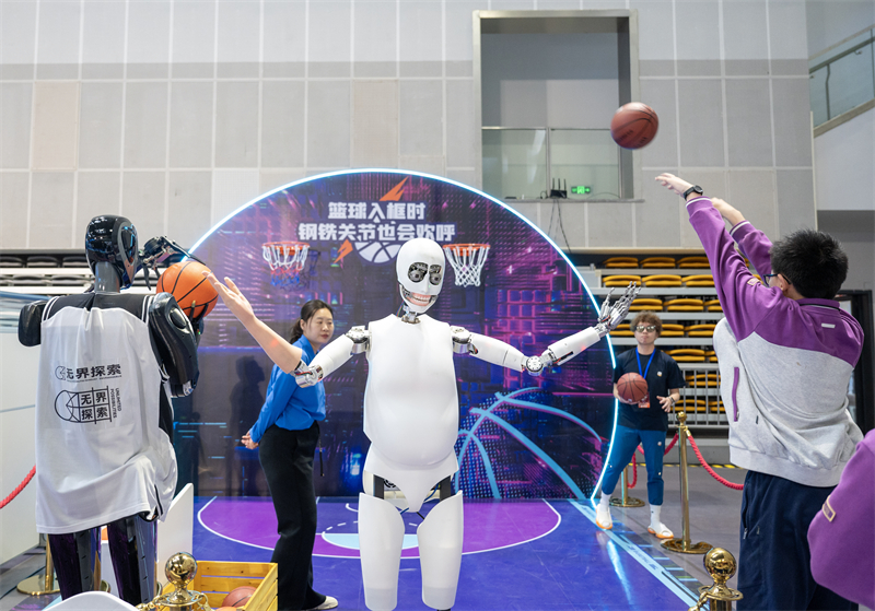 Jiangsu : début de la première compétition sportive de robots à intelligence intégrée à Wuxi