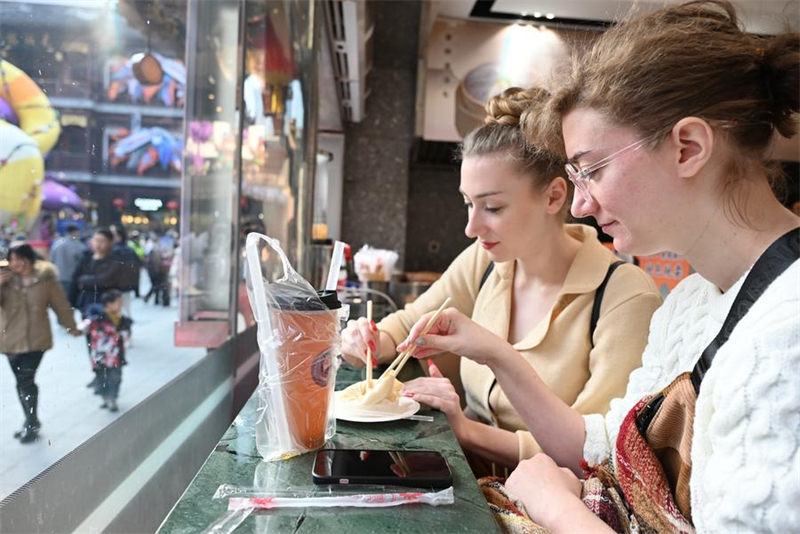 Chine : plus de 1,74 million de visites de touristes internationaux enregistrées à Shanghai au premier trimestre