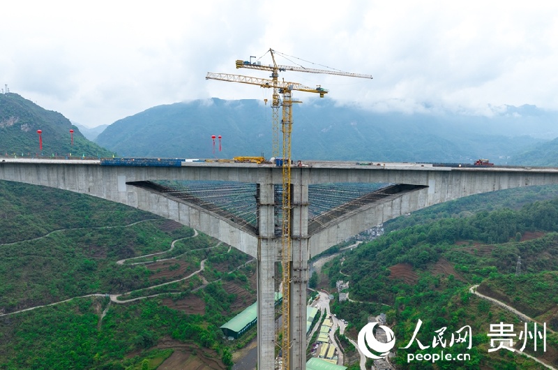 Guizhou : le Grand Pont de Liuzhi connecté avec succès