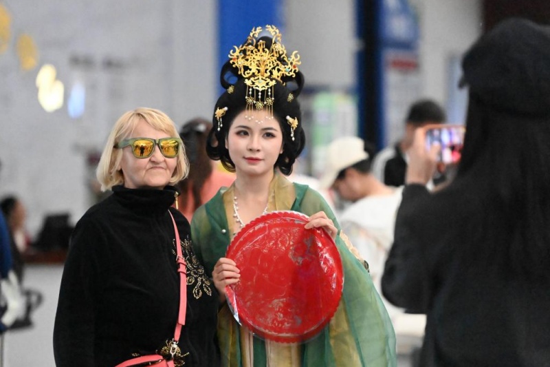 Le « Made in China » séduit des clients du monde entier grâce aux politiques favorables aux voyages en Chine