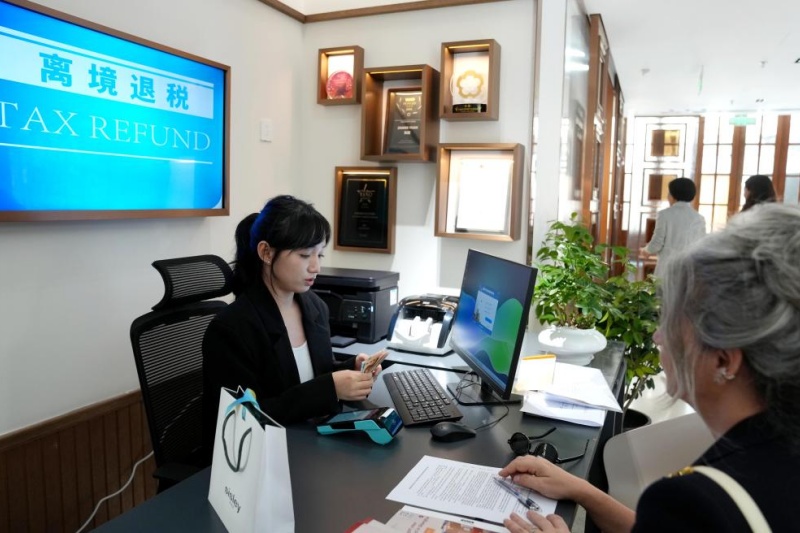 Le « Made in China » séduit des clients du monde entier grâce aux politiques favorables aux voyages en Chine
