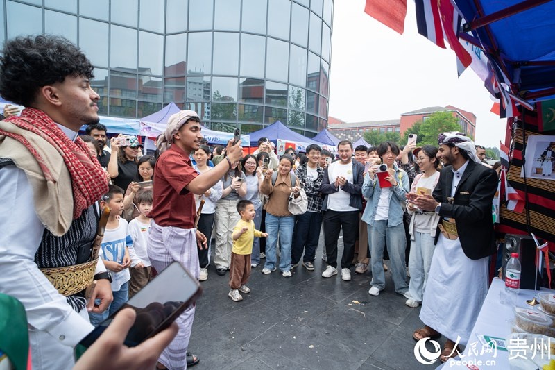 Des étudiants étrangers et chinois célèbrent ensemble le Festival culturel international 2025 de l'Université du Guizhou