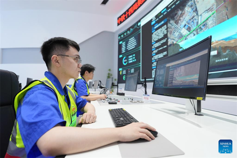 Zhejiang : le forage du tunnel sous-marin de Jintang de la voie ferrée Zhoushan-Ningbo a commencé
