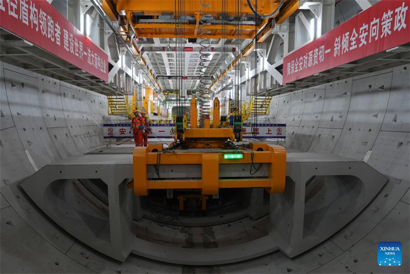 Zhejiang : le forage du tunnel sous-marin de Jintang de la voie ferrée Zhoushan-Ningbo a commencé