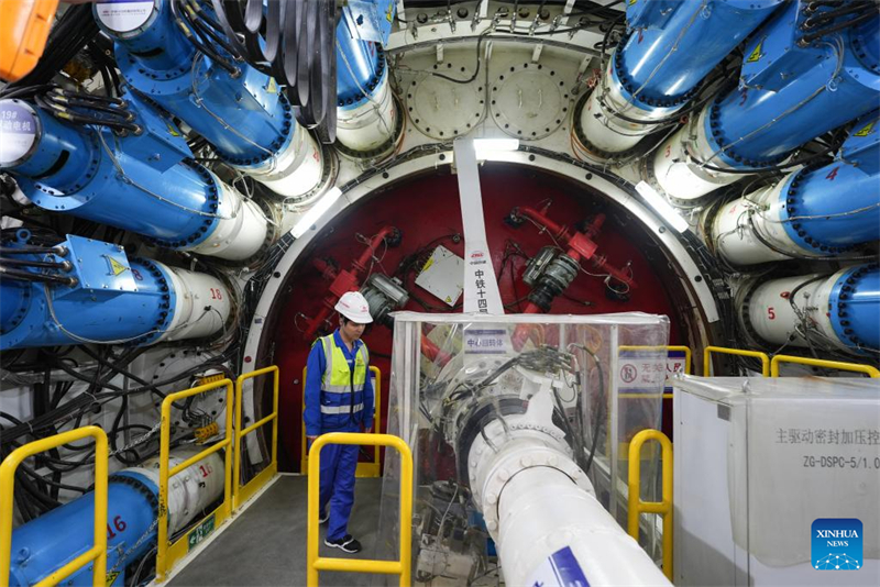 Zhejiang : le forage du tunnel sous-marin de Jintang de la voie ferrée Zhoushan-Ningbo a commencé