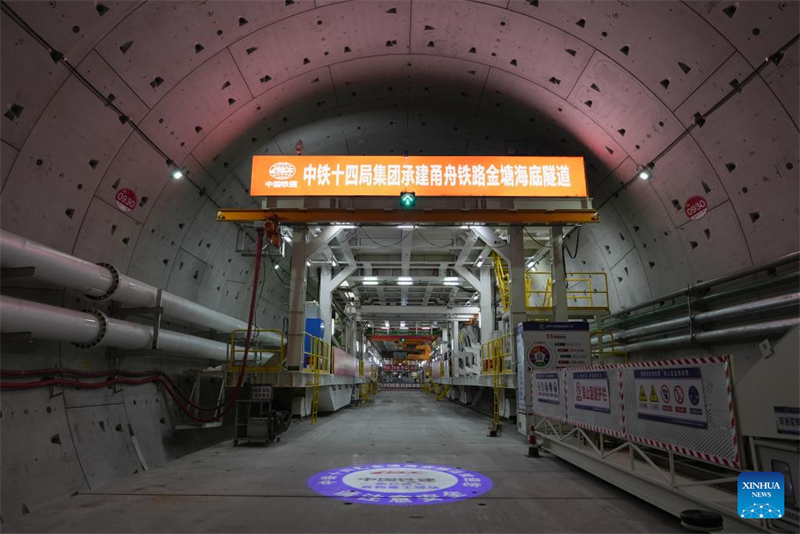 Zhejiang : le forage du tunnel sous-marin de Jintang de la voie ferrée Zhoushan-Ningbo a commencé