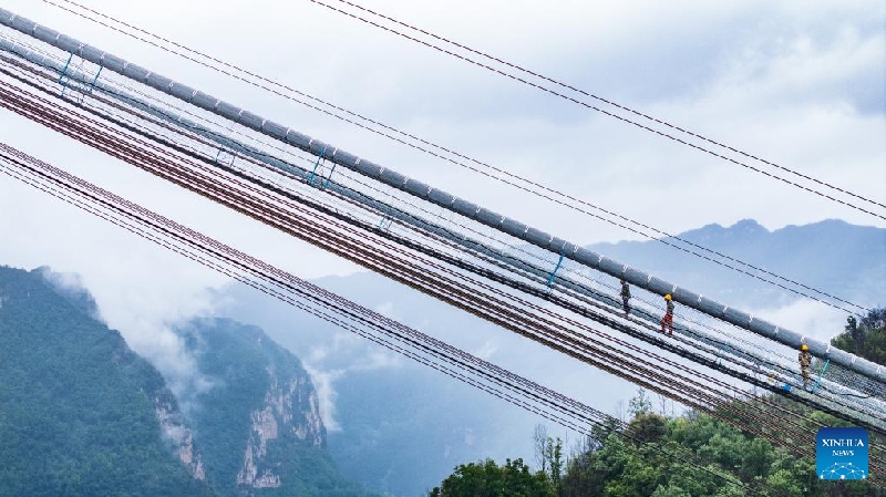 Guizhou : le grand pont de Tianmen en construction