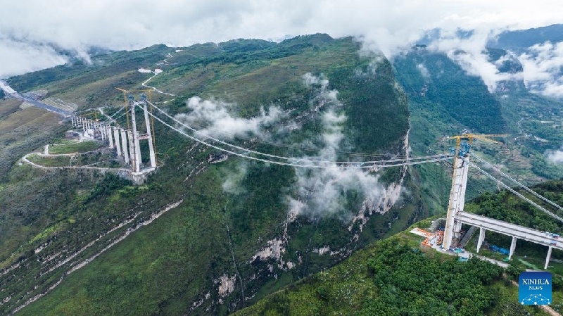 Guizhou : le grand pont de Tianmen en construction