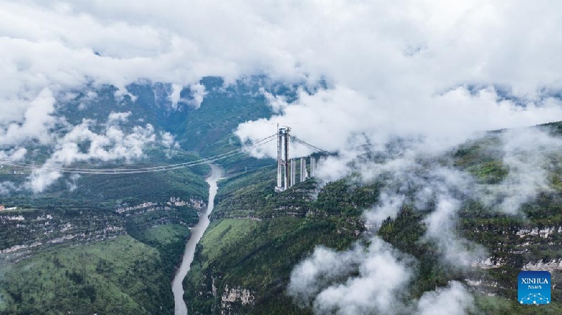 Guizhou : le grand pont de Tianmen en construction