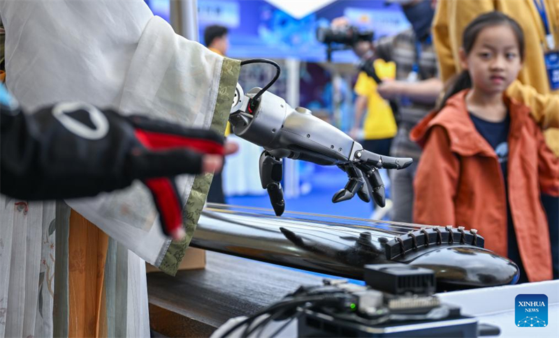 Hubei : ouverture du Carnaval mondial du robot à Wuhan