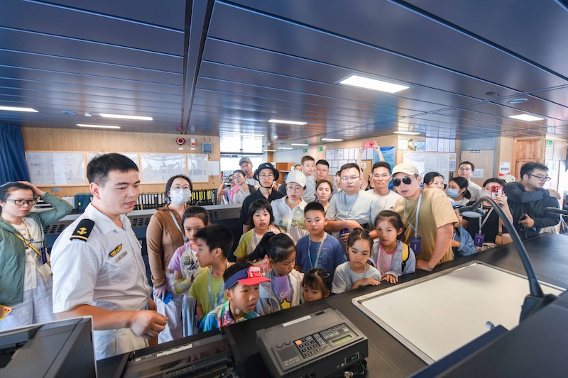 Hainan : journée portes ouvertes à bord du « Xuelong 2 » à Haikou