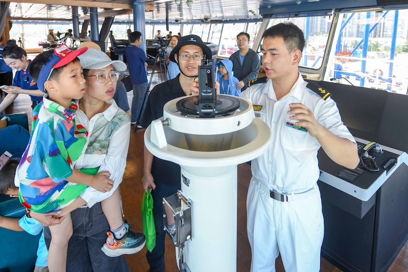 Hainan : journée portes ouvertes à bord du « Xuelong 2 » à Haikou