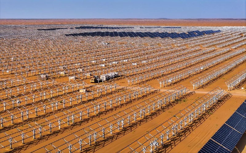 Mongolie intérieure :  des projets photovoltaïques transforment les terres sableuses des déserts de Kubuqi et d'Ulan Buh en « mers bleues »