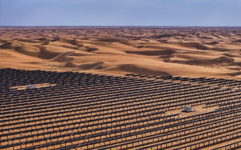 Mongolie intérieure :  des projets photovoltaïques transforment les terres sableuses des déserts de Kubuqi et d'Ulan Buh en « mers bleues »