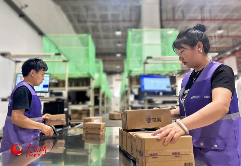 Henan : à Zhengzhou, on peut « acheter et vendre dans le monde entier » d'un seul clic