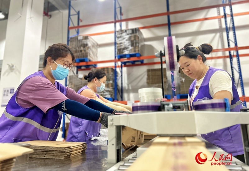 Henan : à Zhengzhou, on peut « acheter et vendre dans le monde entier » d'un seul clic