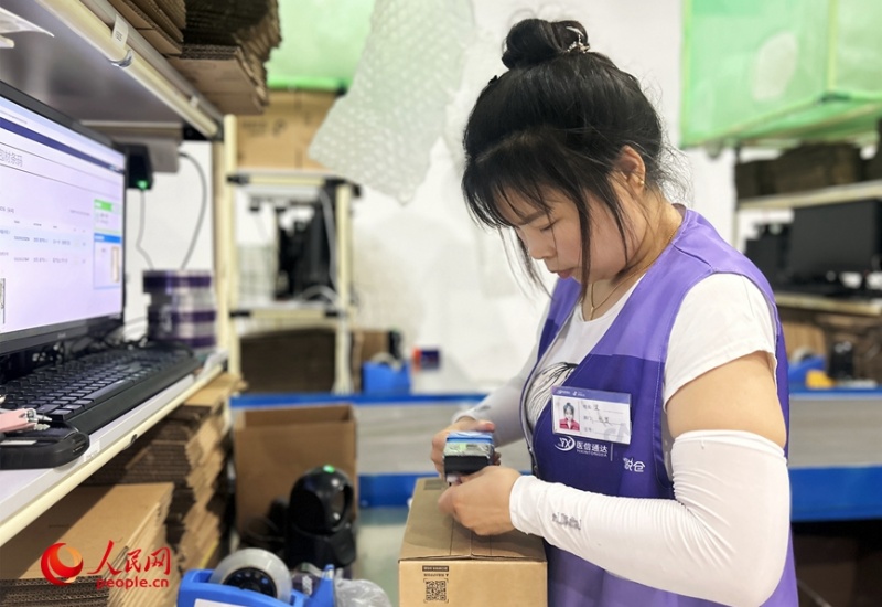 Henan : à Zhengzhou, on peut « acheter et vendre dans le monde entier » d'un seul clic