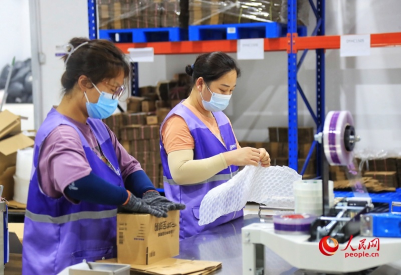 Henan : à Zhengzhou, on peut « acheter et vendre dans le monde entier » d'un seul clic