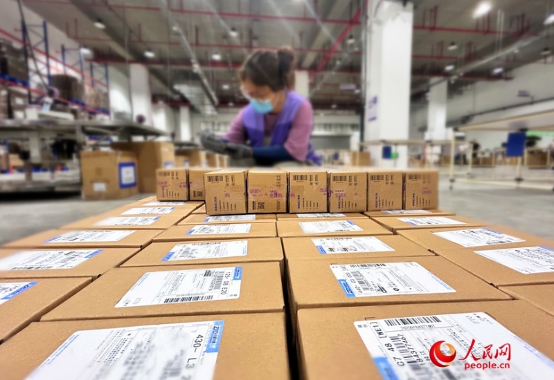 Henan : à Zhengzhou, on peut « acheter et vendre dans le monde entier » d'un seul clic