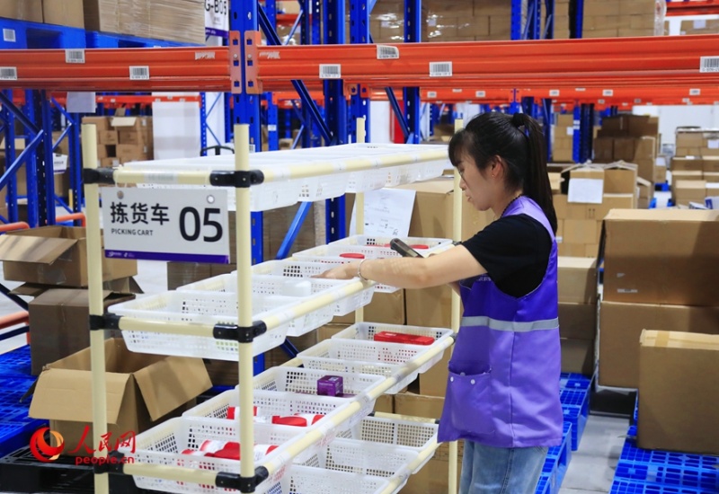 Henan : à Zhengzhou, on peut « acheter et vendre dans le monde entier » d'un seul clic
