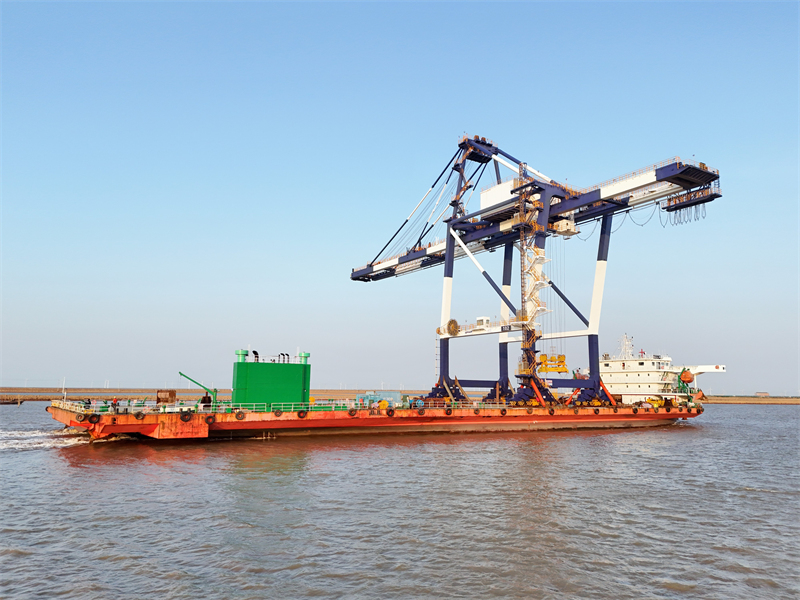 Shandong : la première grue de quai pour conteneurs de grande taille de la zone portuaire de Tao'erhe inaugurée à Binzhou