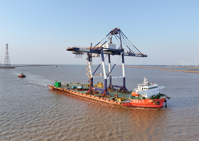 Shandong : la première grue de quai pour conteneurs de grande taille de la zone portuaire de Tao'erhe inaugurée à Binzhou
